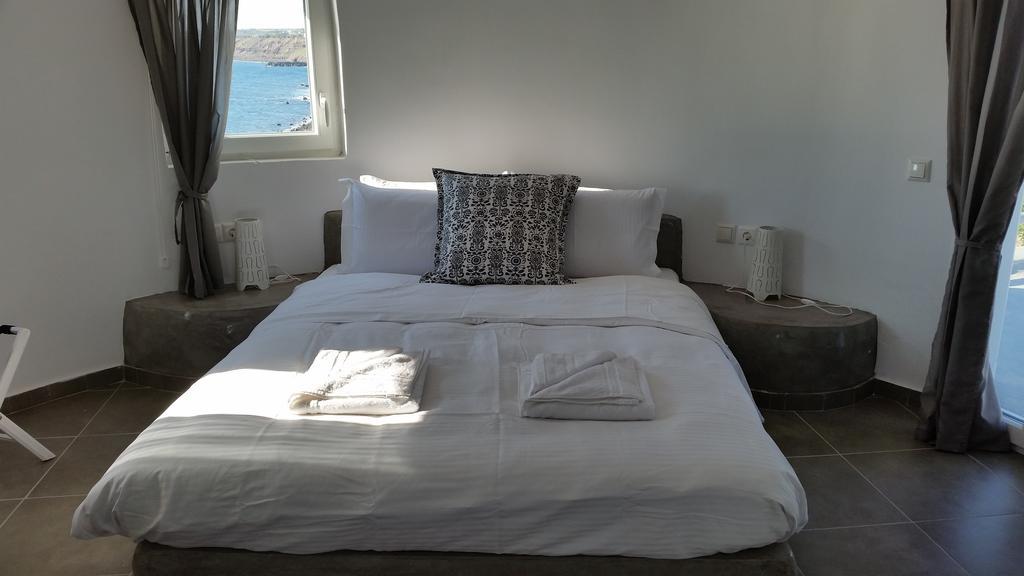 Abelomilos Exclusive Villa Imerovigli  Room photo
